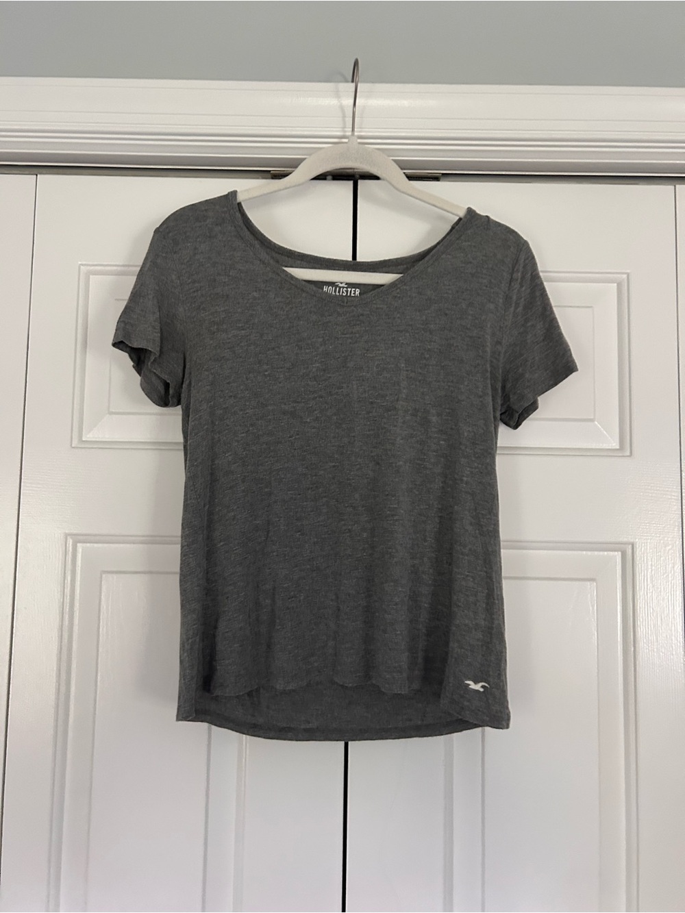 Hollister Women's Short Sleeve Scoop Neck Tee - Charcoal Gray